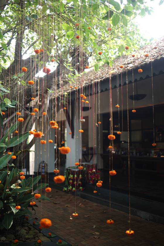 Nikita & Aditya: welcome lunch décor at Alila Diwa Goa